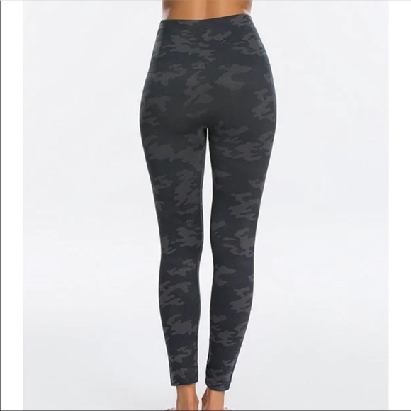 SPANX CAMO LEGGINGS - Picture 2 of 4